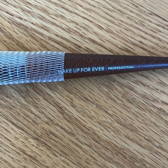 Makeup forever 160 Blush Brush - Picture 3 of 4